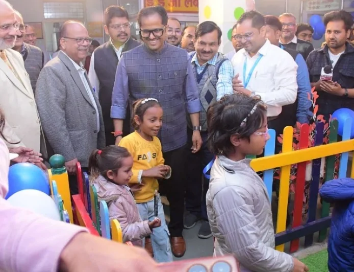 जिला चिकित्सालय में डीएम ने किलकारी किड्स प्ले जोन का किया शुभारंभ