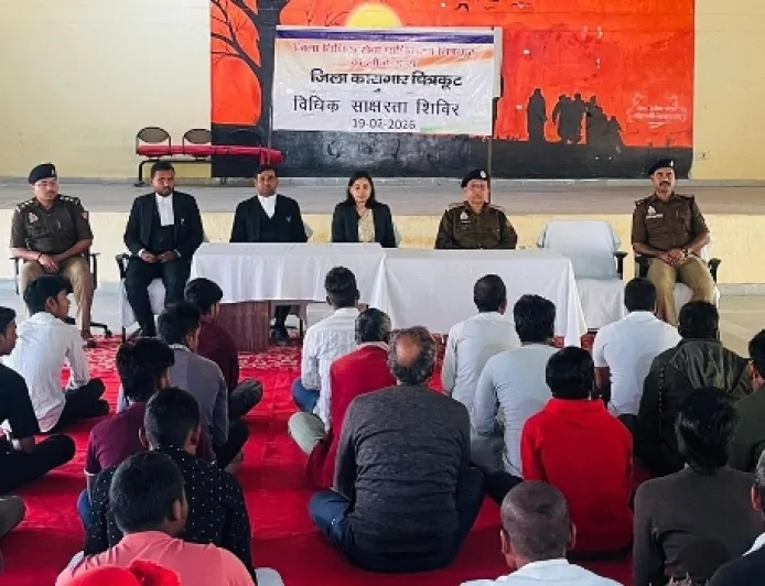 सचिव ने विधिक जागरुकता शिविर में दी कानूनी जानकारियां