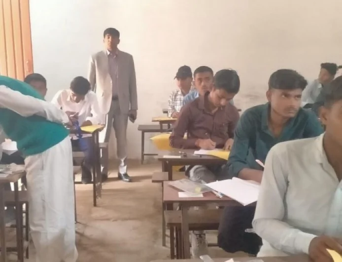 मुख्य विकास अधिकारी ने परीक्षा केंद्र का किया निरीक्षण