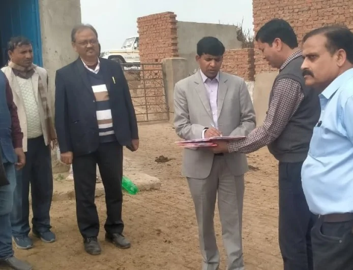 गौशाला में समुचित साफ सफाई करवायें