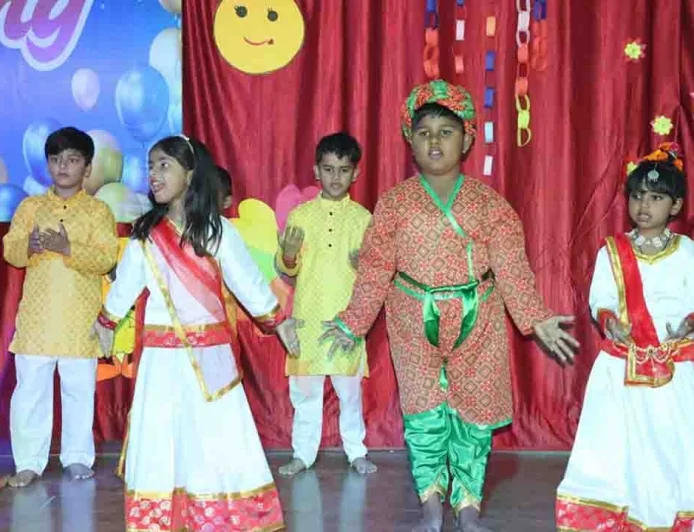 अभिभावक अपने बच्चों को दें अच्छे संस्कार और मोबाइल से रखें दूर : सौरभ यादव