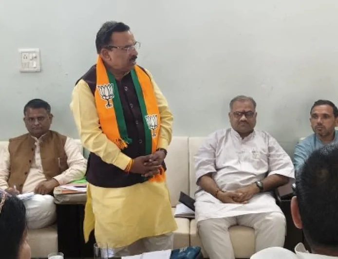 प्रशिक्षत किए जाएंगें पार्टी कार्यकर्ता : प्रकाश पाल