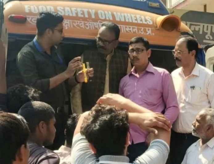 सहायक आयुक्त के नेतृत्व मेें खाद्य टीम ने भरे सैम्पल