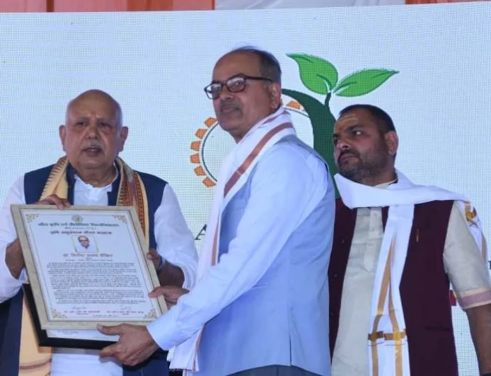 कृषि अनुसंधान गौरव सम्मान से सम्मानित हुए डॉ. गिरीश प्रसाद दीक्षित