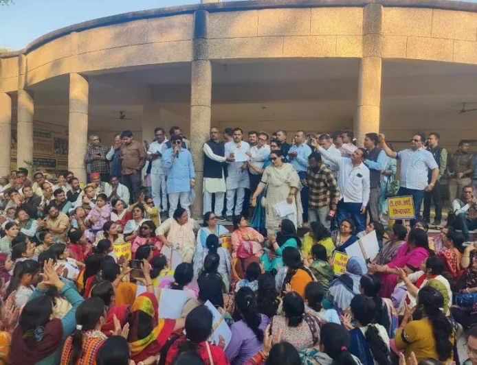 उपजिलाधिकारी पैलानी की कार्यवाही पर भड़का शिक्षक संघ