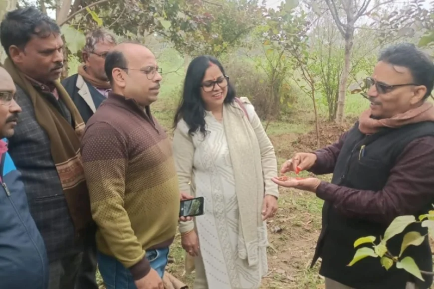 किसानों के बीच पहुंचकर क्वालिटी मैनेजर ने की चर्चा