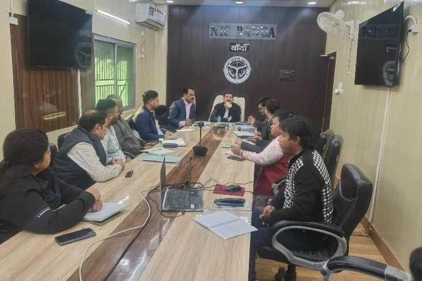 कालिंजर महोत्सव की तैयारियों को लेकर कलेक्ट्रेट में समीक्षा बैठक