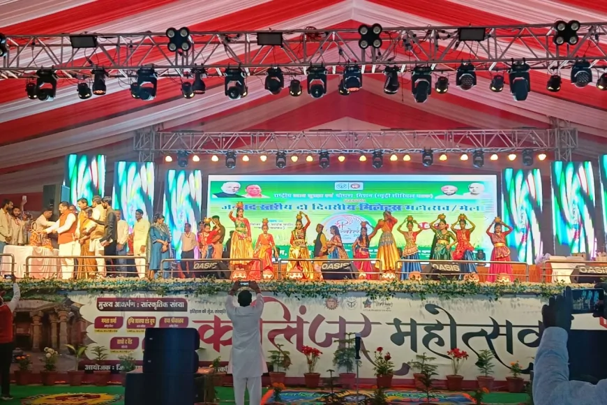 कालिंजर महोत्सव में खादी सेमिनार का आयोजन, युवाओं को सस्टेनेबल फैब्रिक के रूप में खादी अपनाने का आह्वान