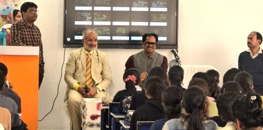 अभ्युदय कोचिंग में प्रतिदिन संचालित हो नीट की कक्षाएं : डीएम