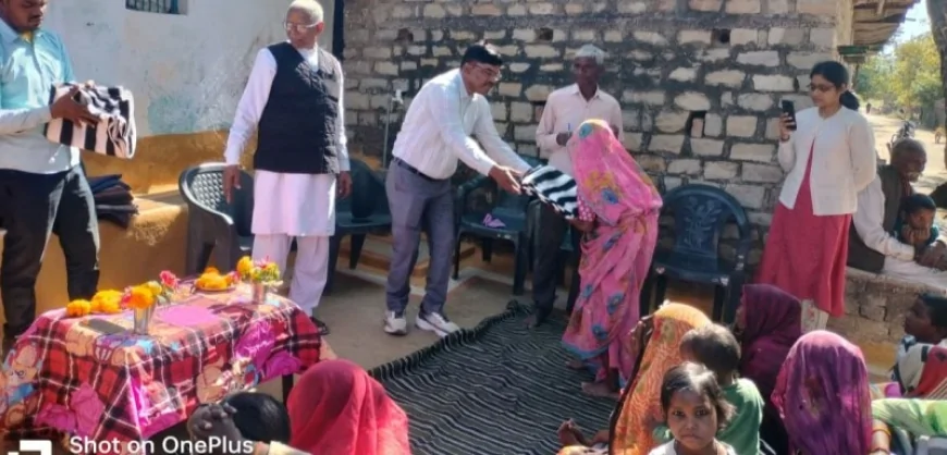 बंधवा गांव में 51 कोल परिवारों को बांटे गए कंबल