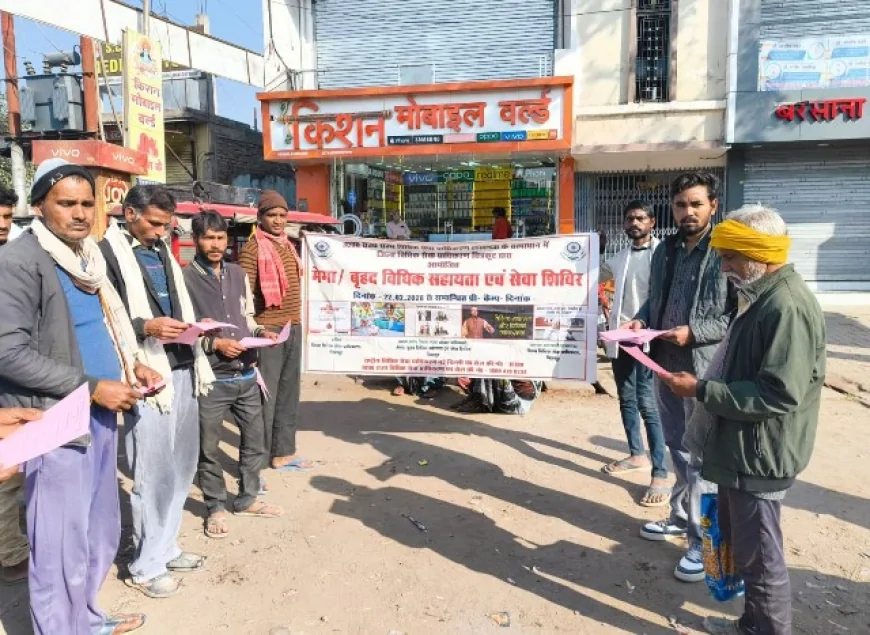 प्री-कैम्प में श्रमिको को बांटे गए पम्पलेट