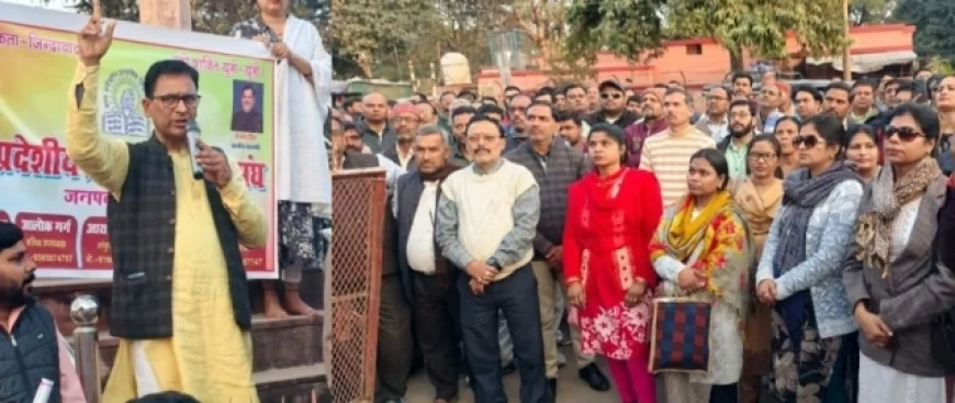 शिक्षकों ने पैदल मार्च कर किया विरोध प्रदर्शन