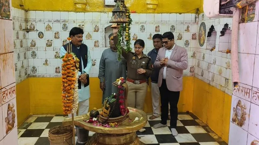 महाशिवरात्रि पर्व को लेकर डीएम एसपी ने किया चौपरा मंदिर का निरीक्षण