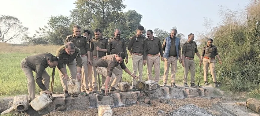 नष्ट किया पांच कुंतल लहन, 70 लीटर कच्ची शराब बरामद