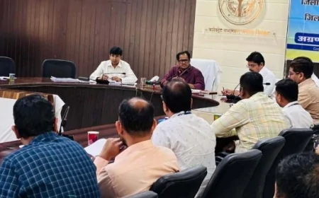 पीएम सूर्यघर और सीएम युवा रोजगार के आवेदकों को बैंक प्राथमिकता से मुहैया कराए ऋण : डीएम