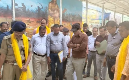 डीएम ने पर्यटक सुविधा केन्द्र का किया निरीक्षण