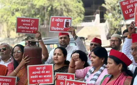 गैस किल्लत पर महिला सभा का हल्लाबोल : राष्ट्रपति के नाम जिलाधिकारी को सौंपा ज्ञापन