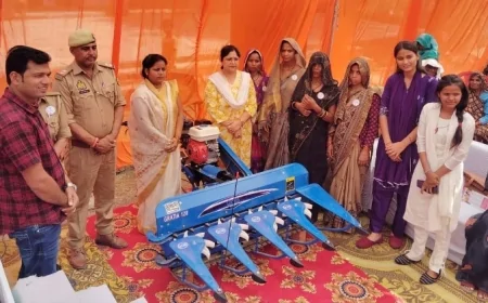 महिलाओं को वितरित किए गए कृषि उपकरण, किया सम्मानित