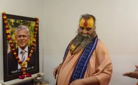 मलूक पीठाधीश्वर राजेंद्र दास महाराज ने सद्गुरु नेत्र चिकित्सालय का किया भ्रमण