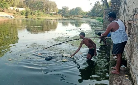मंदाकिनी नदी पुलघाट की सफाई में जुट गई बुंदेली सेना