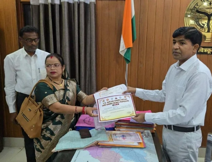 ग्राम प्रधानों को सीडीओ ने किया सम्मानित