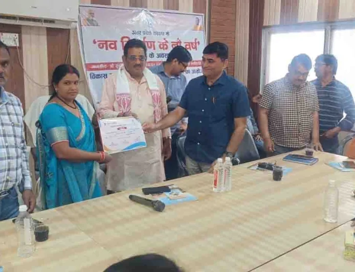 प्रदेश सरकार के नवनिर्माण के नौ वर्ष पर हुआ सम्मान समारोह