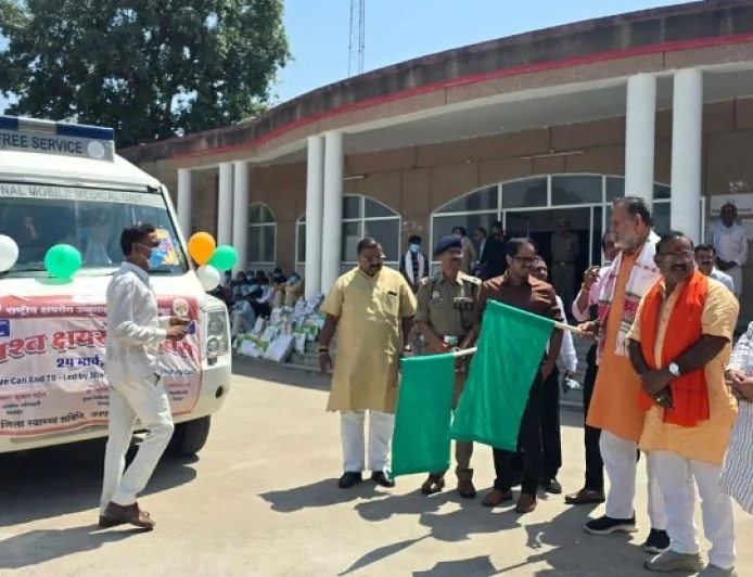 निक्षय वाहन को दिखाई हरी झंडी, बांटे गए पोषण पोटली