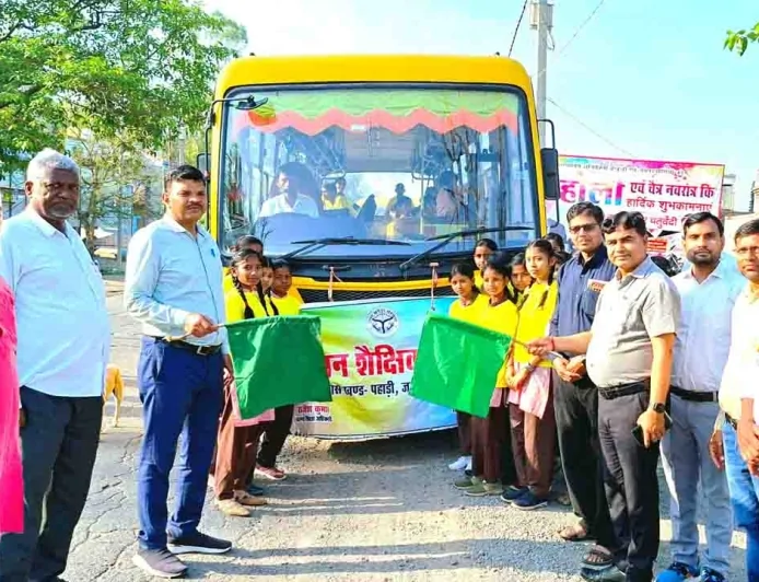 शैक्षिक भ्रमण के लिए रवाना किए गए सौ छात्र-छात्राएं