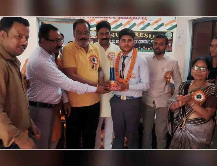 आर एन गुरुकुलम विद्यालय में वार्षिक पुरस्कार वितरण समारोह सम्पन्न