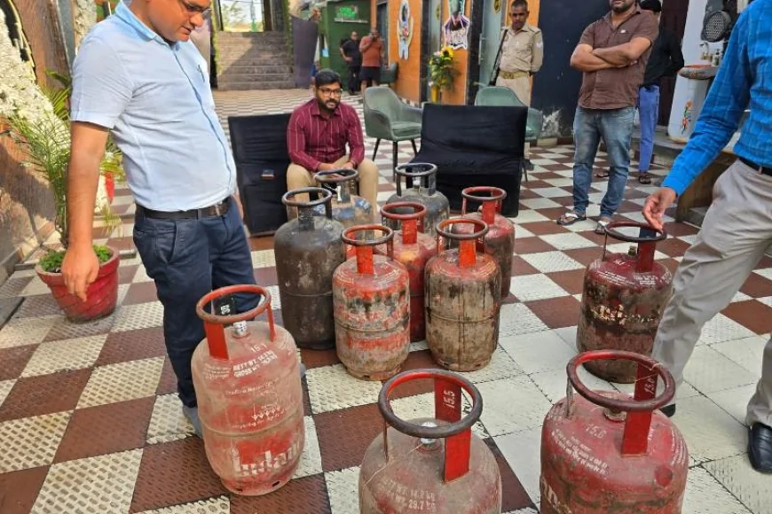 जमाखोरी और कालाबाजारी रोकने को प्रशासन की छापेमारी, रेस्टोरेंट में घरेलू गैस सिलेंडर मिलने पर कार्रवाई