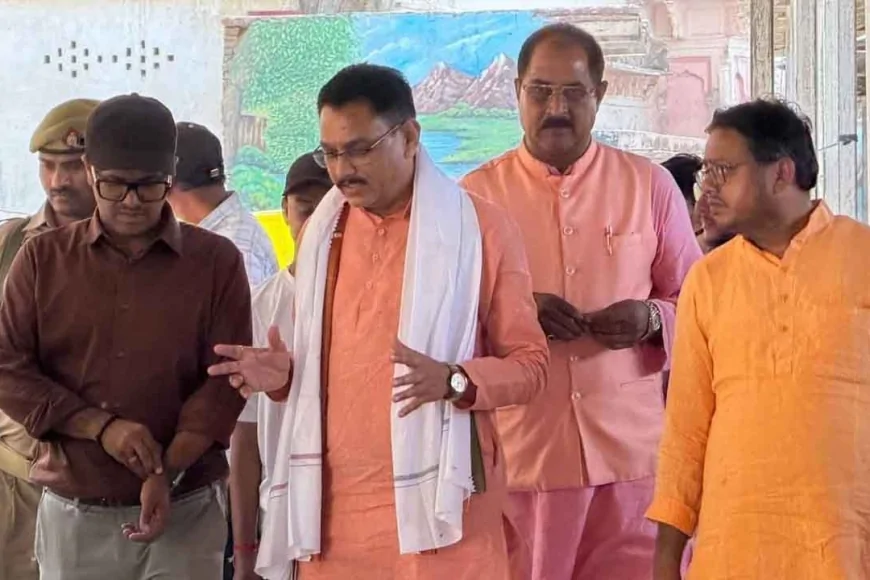 चित्रकूट डीएम व नगर पालिका अध्यक्ष का औचक निरीक्षण, सौंदर्यीकरण कार्यों पर दिए निर्देश