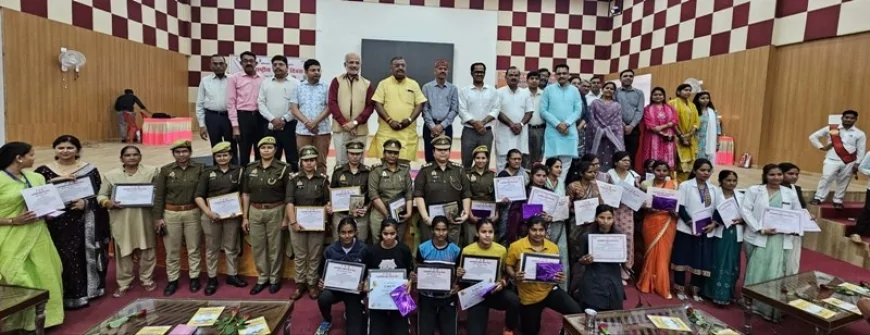 उत्कृष्ट कार्य करने के लिए महिलाओं को किया गया सम्मानित