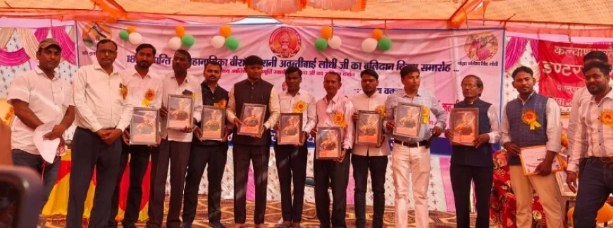 मेधावी छात्र-छात्राओं को प्रशस्ति पत्र और स्मृति चिन्ह देकर किया सम्मानित