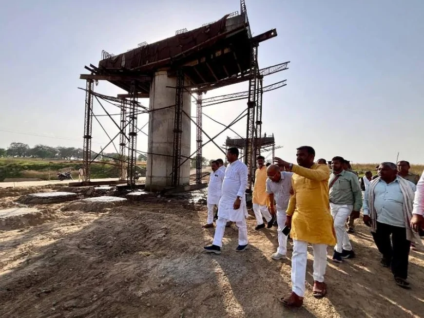 तिंदवारी विधायक का औचक निरीक्षण, निर्माणाधीन पुल कार्य का लिया जायजा