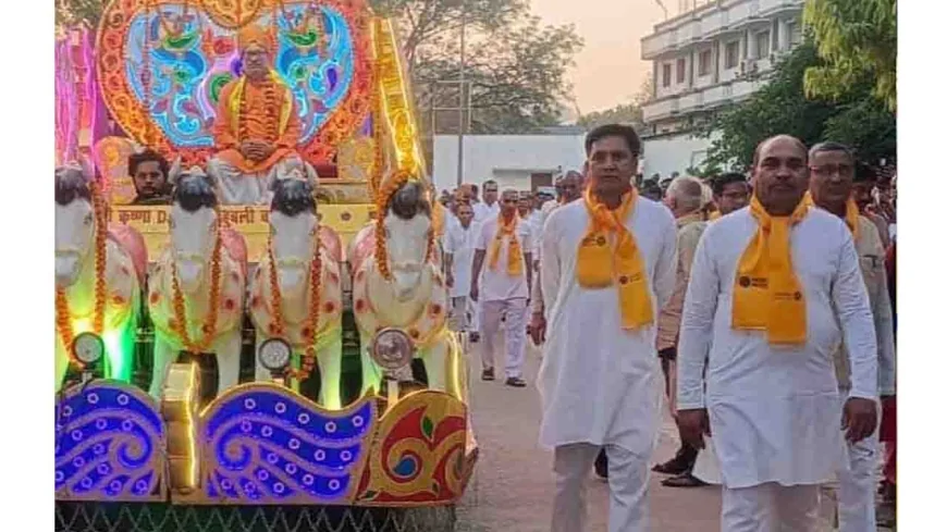 भव्य कलश यात्रा के साथ जानकीकुंड में श्रीरामकथा का शुभारंभ