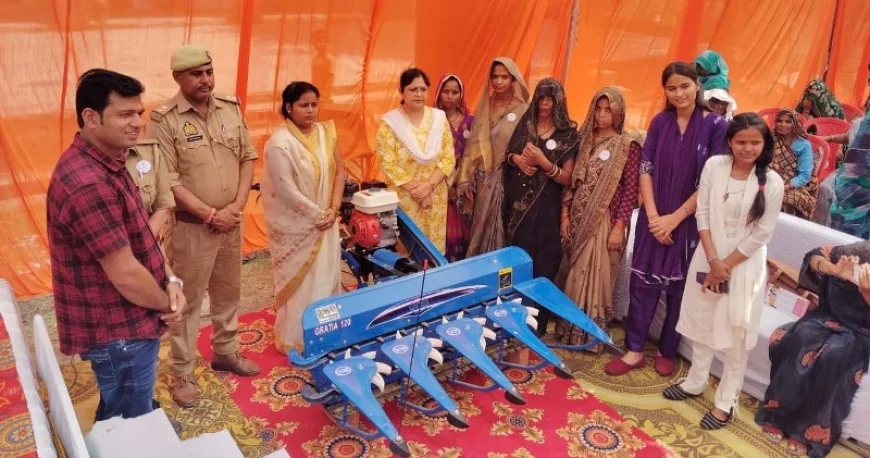 महिलाओं को वितरित किए गए कृषि उपकरण, किया सम्मानित