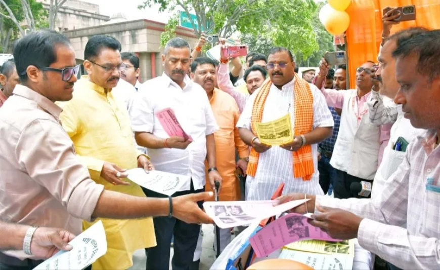 कलेक्ट्रेट परिसर में विभागों ने प्रदर्शनी स्टाल लगा बताई योजनाएं