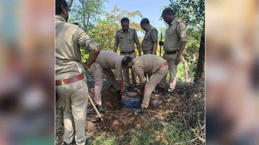 नष्ट कराया पांच कुंतल लहन, 35 लीटर कच्ची शराब बरामद