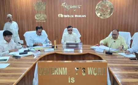 किसी के दबाव में नहीं, सक्रिय होकर कार्य करें अधिकारी : आयुक्त