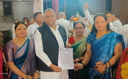 संस्कृत शिक्षकों ने उठाई नियमितीकरण की आवाज मुख्यमंत्री के नाम सौंपा ज्ञापन