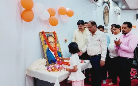 विकास भवन में मनाई गई डॉ. भीमराव अंबेडकर जयंती, सीडीओ अजय कुमार पाण्डेय ने किया माल्यार्पण