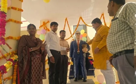 छात्रावास में डा अम्बेडकर की प्रतिमा का हुआ अनावरण