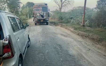 मनकी यमुना पुल से गुजर रहे ट्रक, ग्रामीणों को आवागमन में हो रही परेशानी