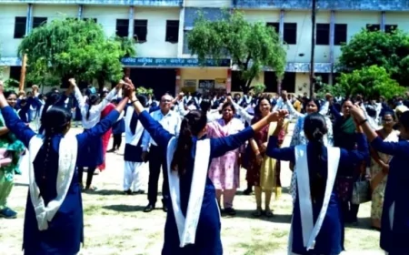 मानव श्रंखला बना महिला सशक्तिकरण का दिया संदेश