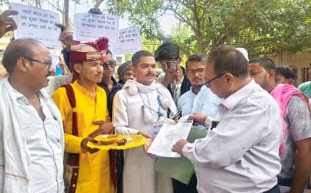 स्मार्ट मीटर का झटका, दूल्हा बैंड-बाजे के साथ पहुंचा डीएम कार्यालय