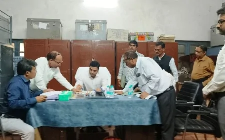 बांदा को मिले नए जिलाधिकारी, अमित आसेरी ने ट्रेजरी पहुंचकर संभाला कार्यभार