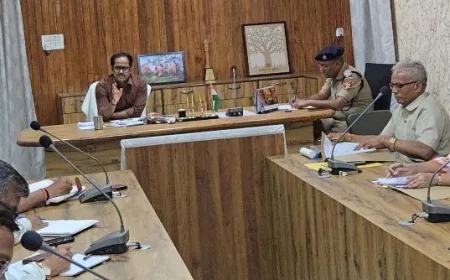 सड़क सुरक्षा के मानकों का कड़ाई से किया जाए पालन : डीएम