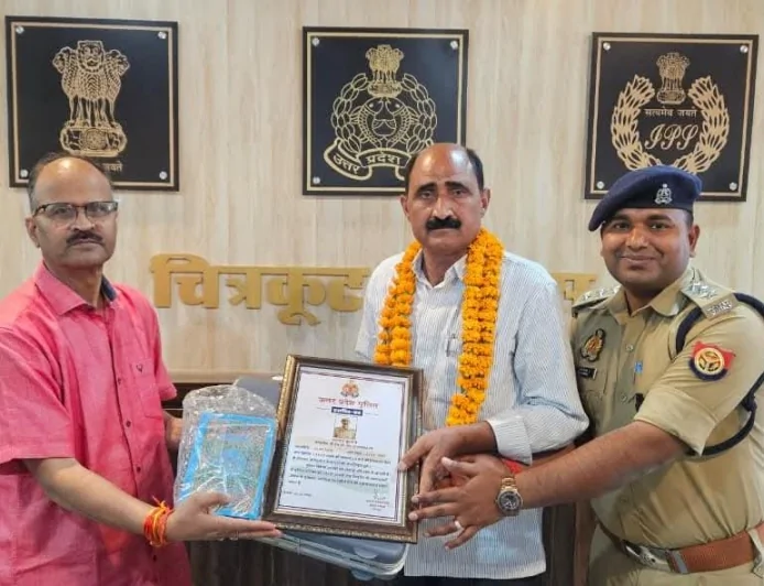 सेवानिवृत्त चार पुलिस कर्मियों को दी गयी भावभीनी विदाई
