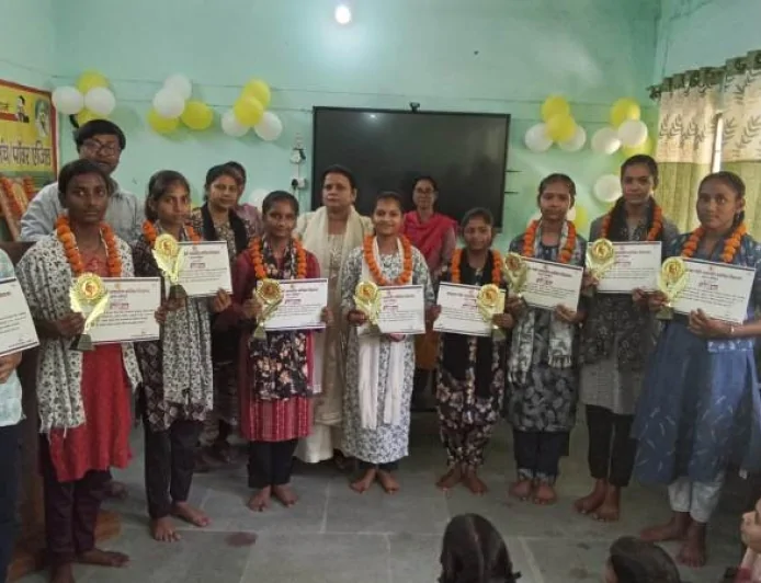 एच.एस. कॉन्वेंट इंटर कॉलेज में वार्षिक परीक्षाफल वितरण समारोह सम्पन्न