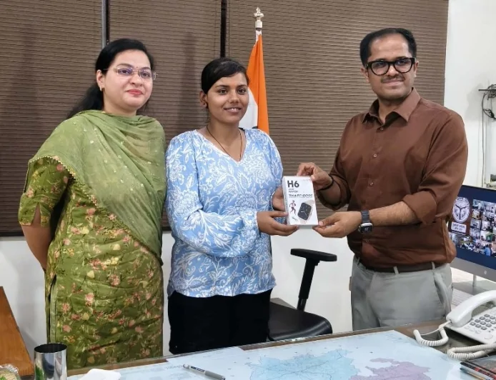 डीएम ने किया सम्मानित, हर संभव मदद का दिया भरोसा